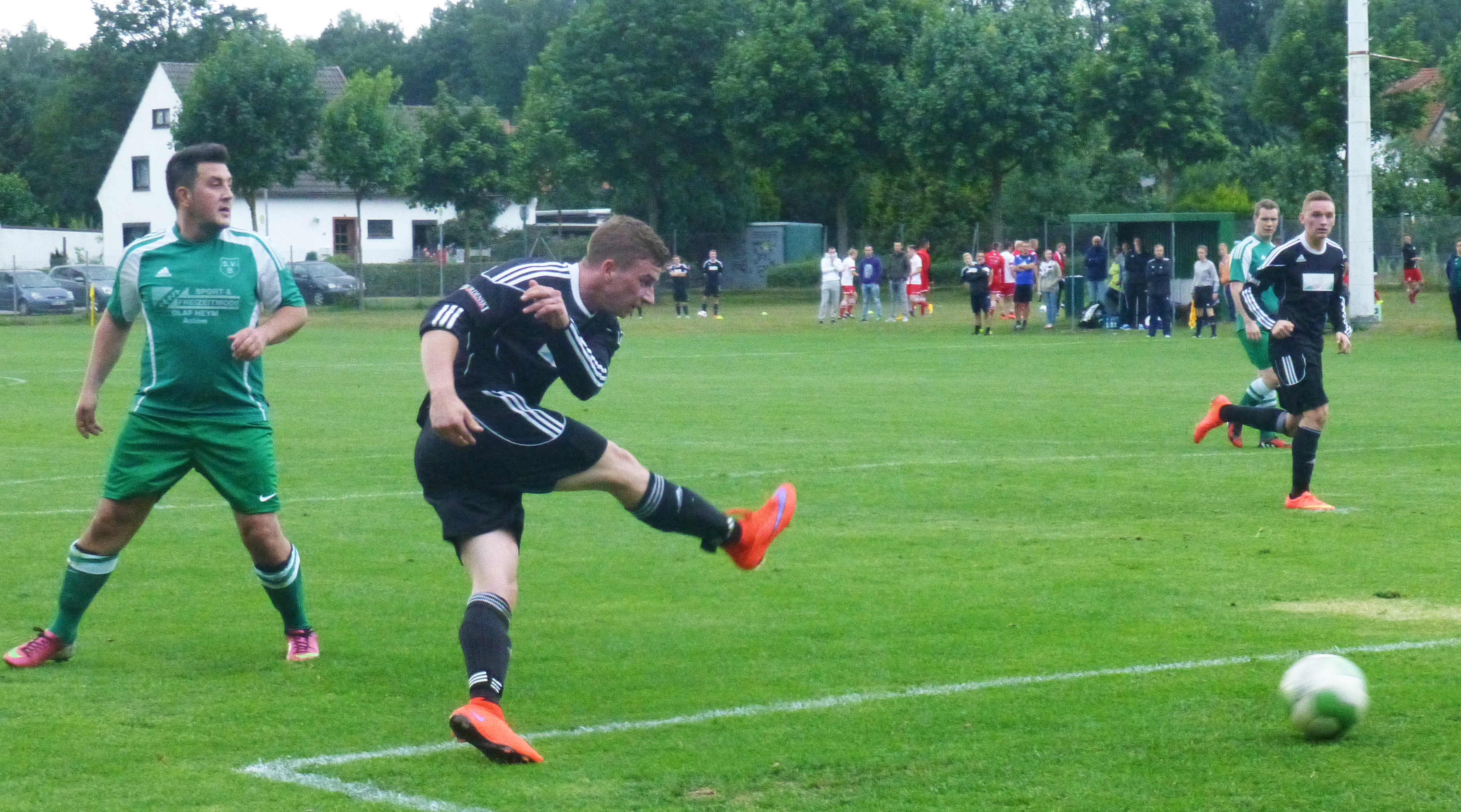 Riede dominiert Auftaktspiel
